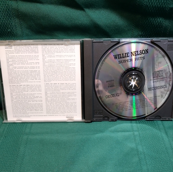 ⭐ BOGO ⭐ Willie Nelson CD - Picture 3 of 3
